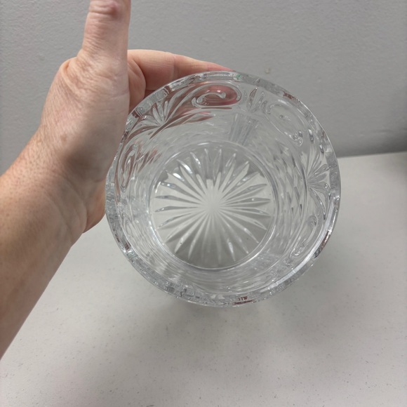 Elegant crystal/glass ice bucket, container, intricate, no lid or tongs - Picture 5 of 5